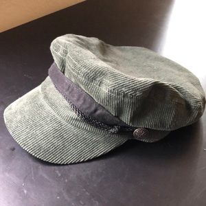 Army green newsboy hat.